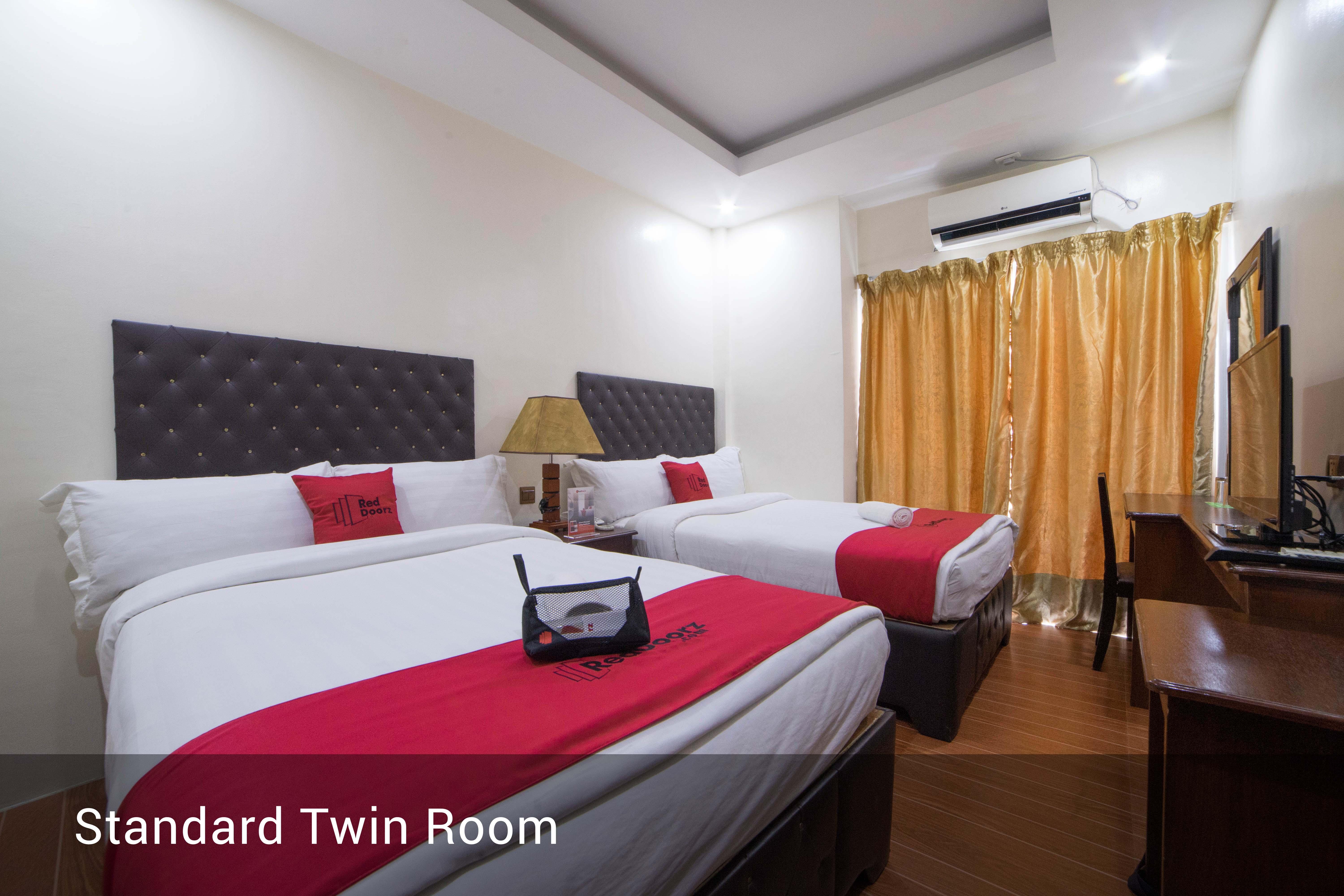 Reddoorz Plus @ Balibago Angeles City Экстерьер фото