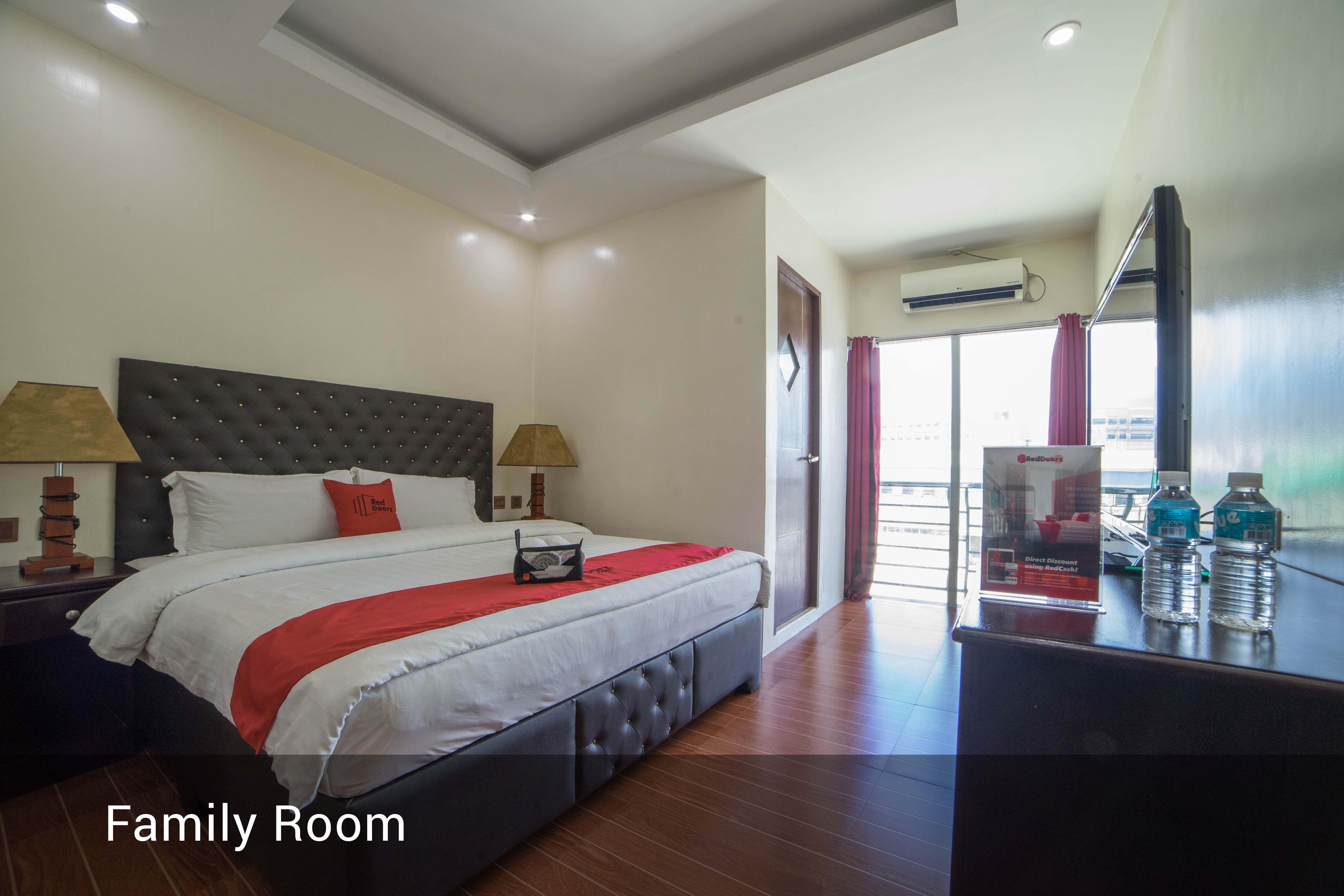 Reddoorz Plus @ Balibago Angeles City Экстерьер фото